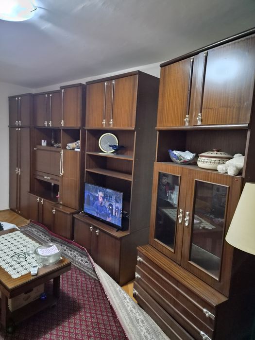 Стари  мебели   подарява