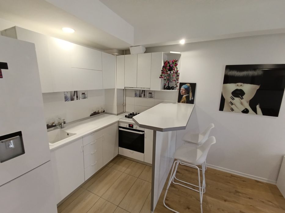 Închiriez apartament Cosmopolis