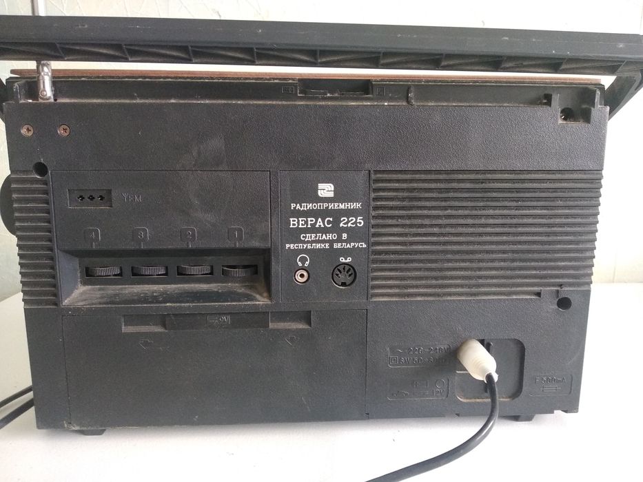 Продам радиоприемник,магнитофон