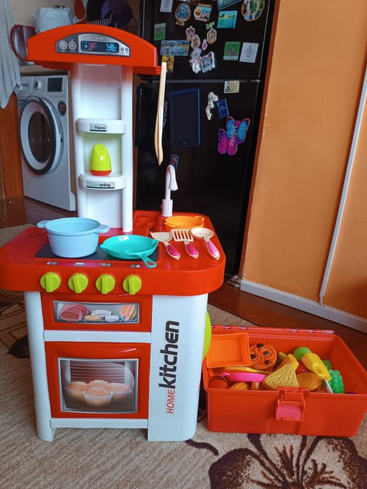 Детска пластмасова кухня със звук и светлини и аксесоари