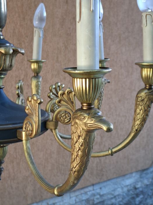 Candelabru din bronz cu opt brațe