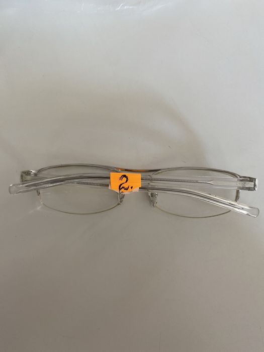 Vand rame ochelari moderne , frumoase si noi.