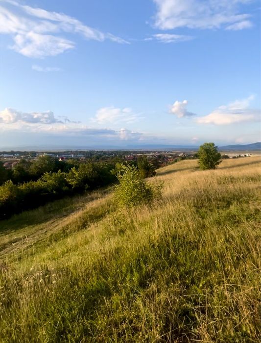 Vand teren unic cu izvor de apa minerala