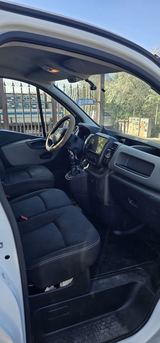 Renault Trafic 2018 1.6 dCi 131CP Euro 6 – Navi, Camere, Cârlig