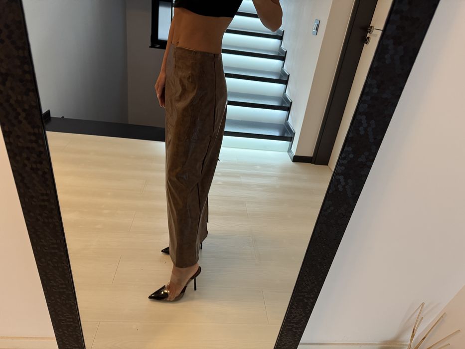 Fusta maro siret la spate