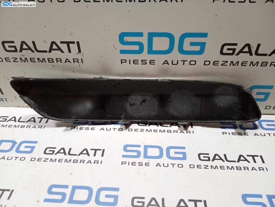 Bandou Ornament Stanga de pe Spoiler Bara Fata Volkswagen Golf 5 2004 - 2008 Cod 1K0807717B [M4891]