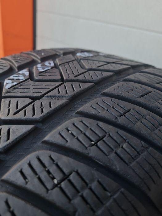 Зимни гуми 2 броя PIRELLI Scorpion 235 60 R18 дот 4418
