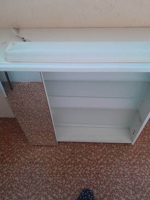 Шкафчик в ванную комнату