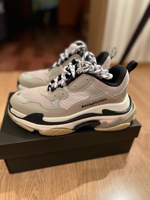 Кроссовки женские