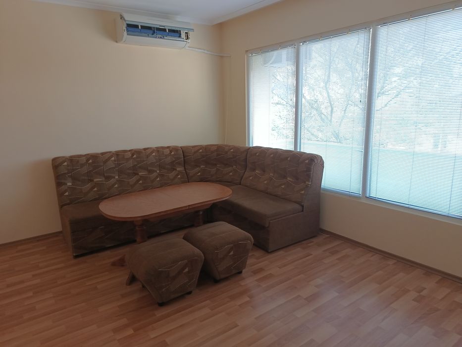 Дава се под наем Двустаен апартамент в Карлово - 67 кв.м за 229.5 € - Снимка #1