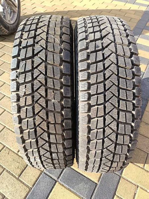 Шины 215/75 R15 - "Maxxis Presa Ice SUV" (Китай), липучки. Новые!