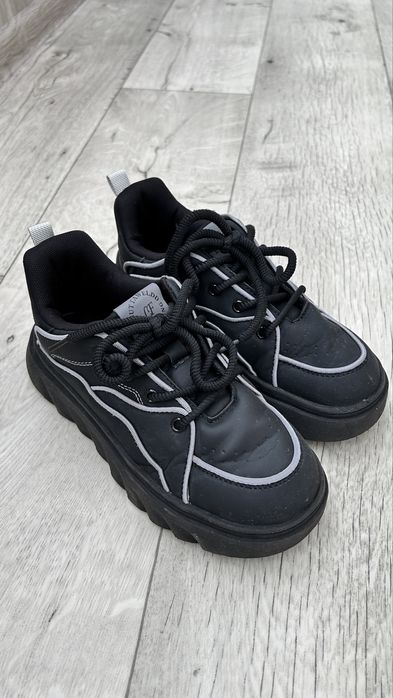 Кроссовки новые.