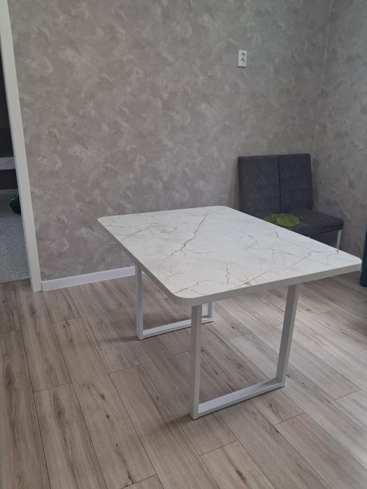 Продам обеденный стол