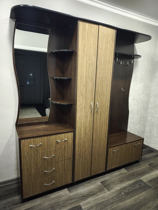 Продам шкаф в прихожую