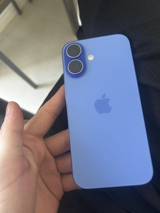 Vand/Schimb Iphone 16 128 gb blue