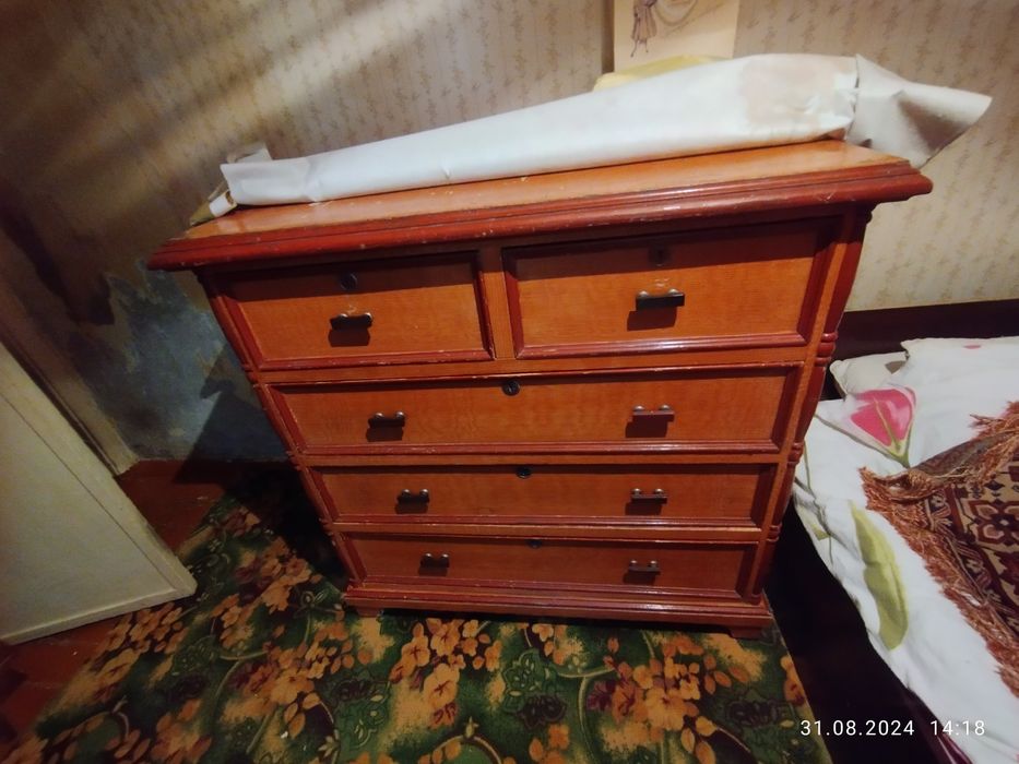Продам комод деревянный ГДР, зеркало СССР