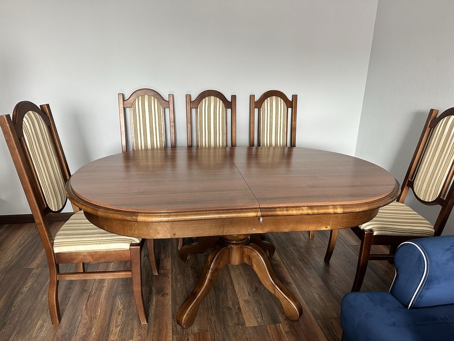 Продам стол и стулья 6 штук