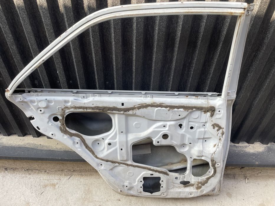 Тайота камри 50 55 дверь