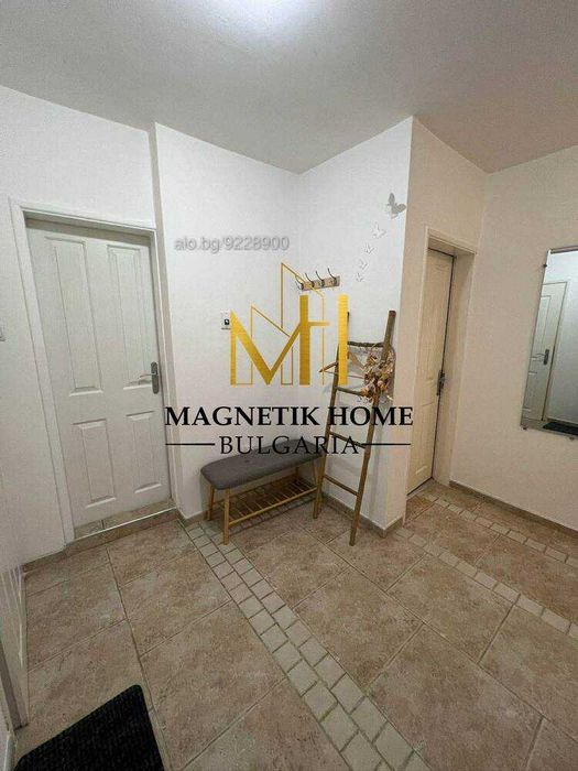 Разкошен двустаен апартамент с отделна кухня до у-ще ”Иван Вазов”