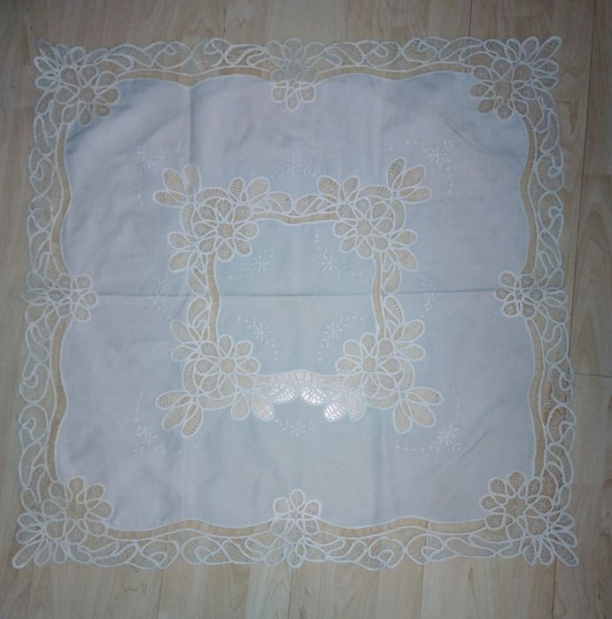 Vând față de masă