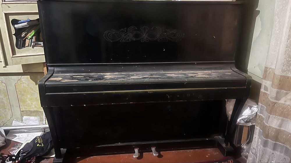 Сарамов пианино продается срочно!