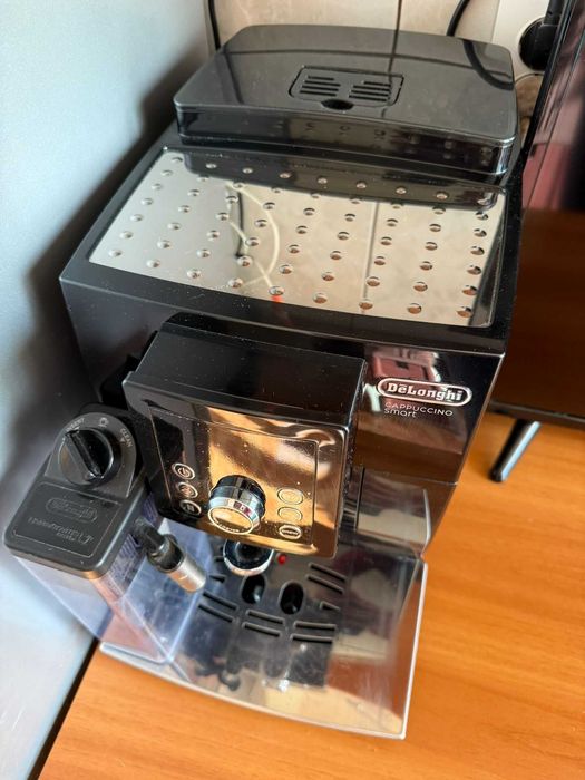 Vand Espressor DeLonghi Cappucino Smart, foarte putin utilizat