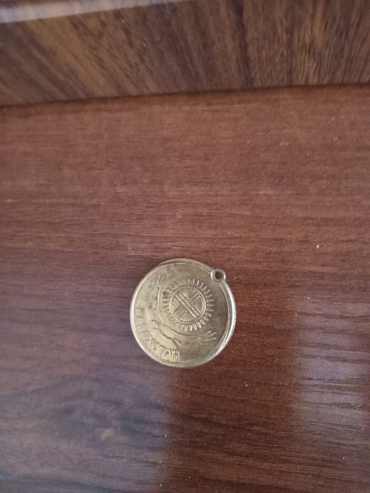 Монета с надписью