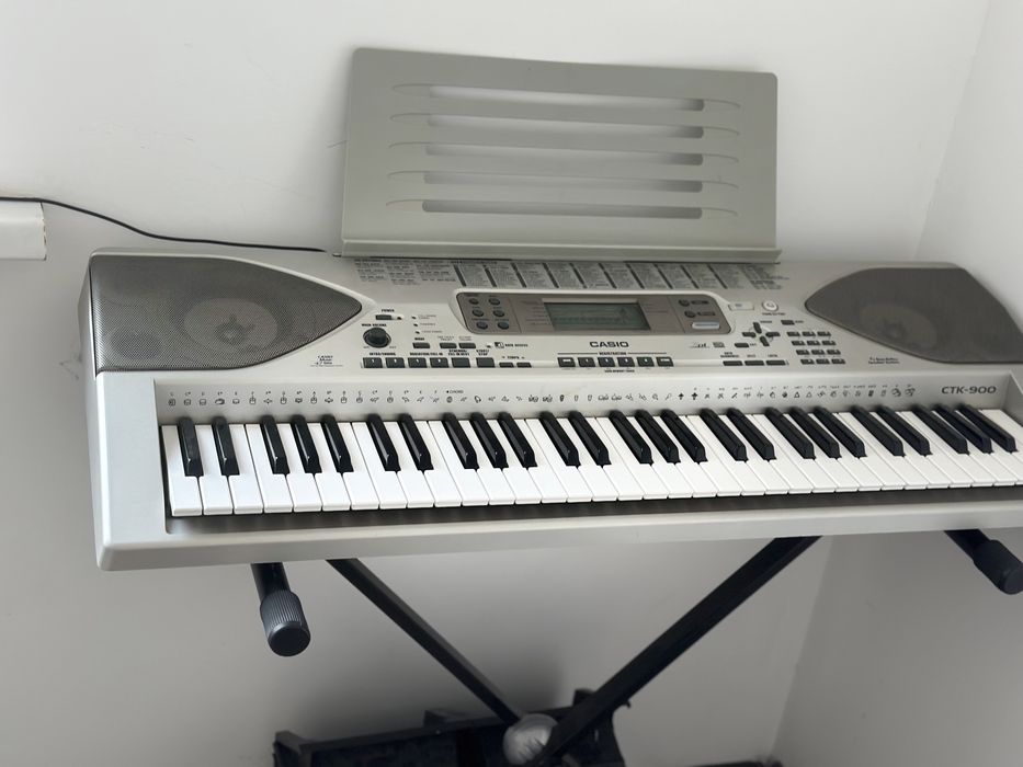 Продам синтезатор casio