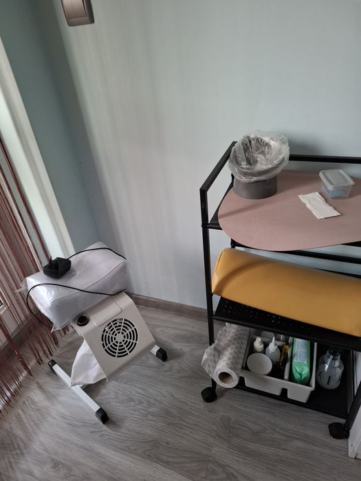 Педикюрен/косметичен стол, стойка за педикюр, етажерка