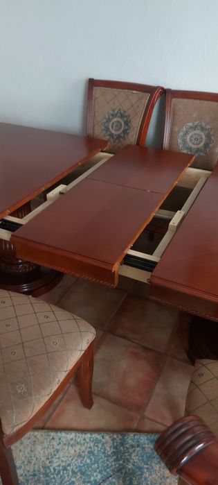 Продам стол и 8 стульев дерево массив