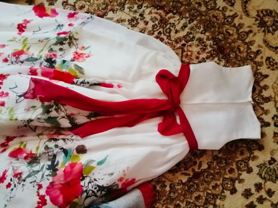 Срочно продам детское платье