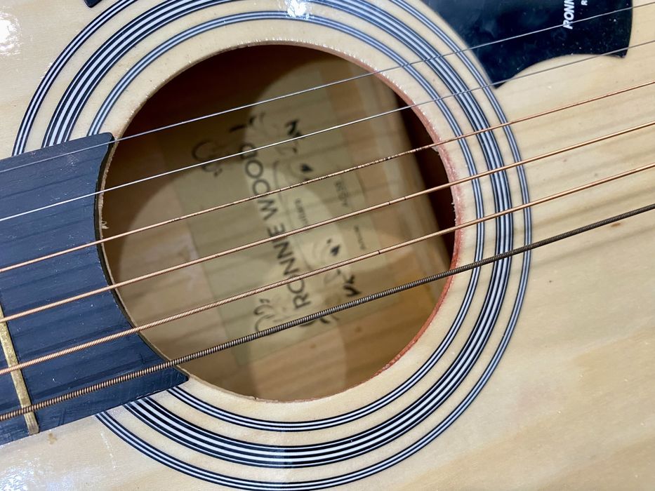 Продам гитару б/у   Продам гитару б/у