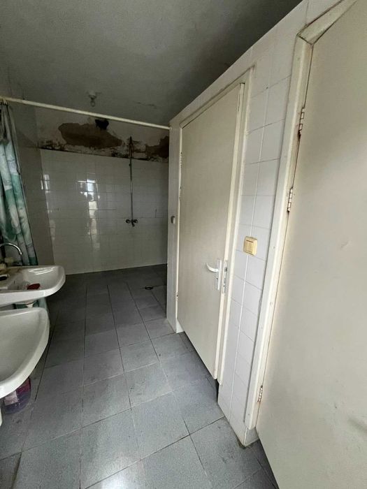 Промишлен имот в гр. Казанлък – парцел 2678 кв.м. с 3 производствени сгради