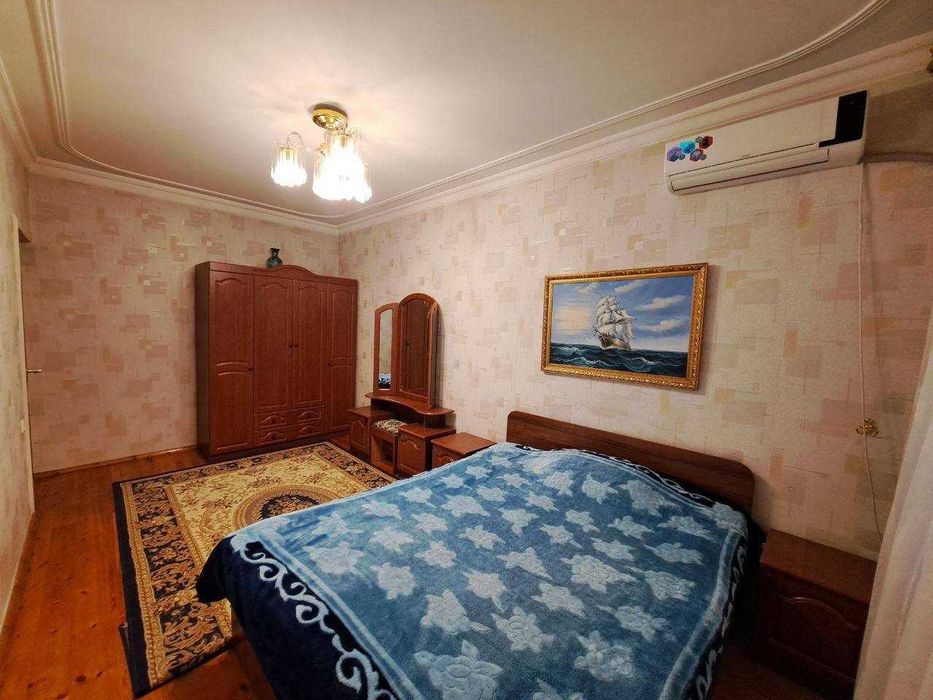 Ойбекда 4 хонали, 3-каватда квартира сотилади, 150 м2