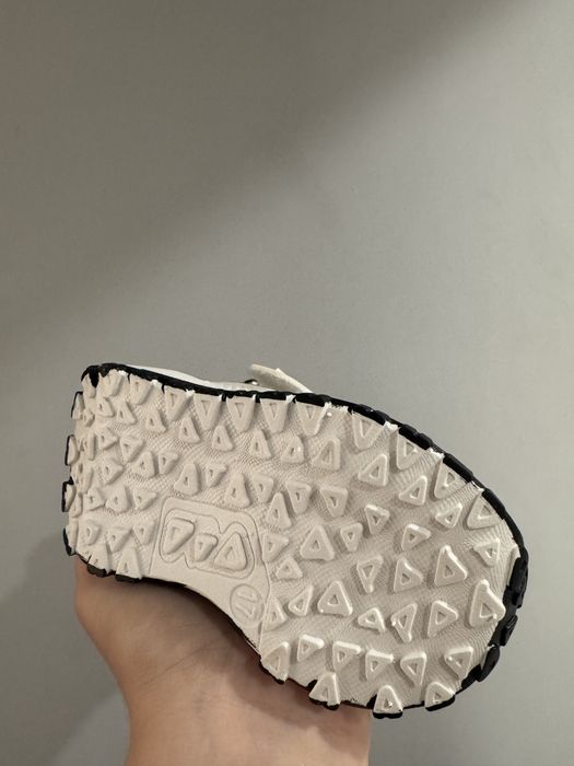 Продам детские кроссовки