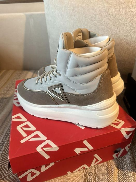 Дамски спортни обувки