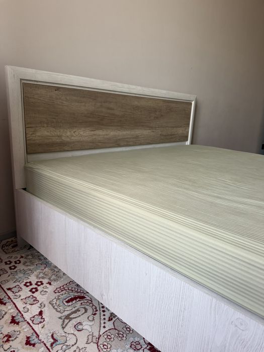 Продается двуспальная кровать