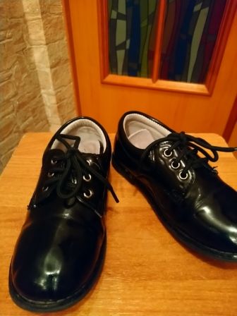 Продам детские туфли 28 размер