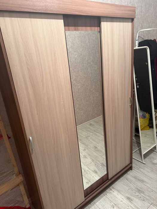 Большой шкаф продается