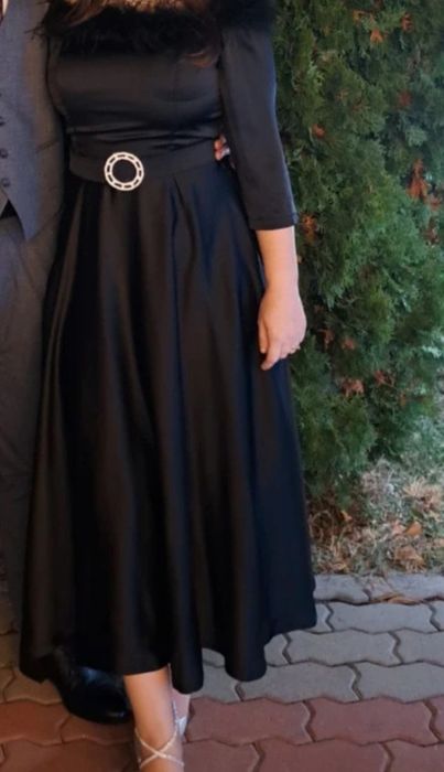 Rochie eleganta midi cu puf si colier