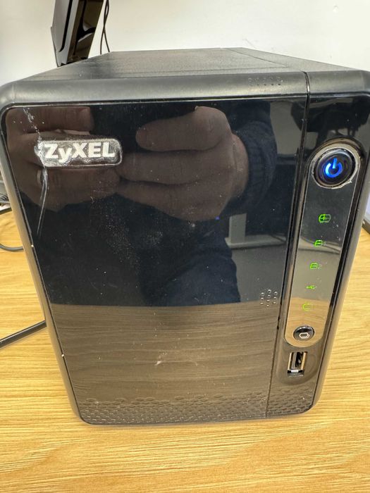 NAS Zyxel NSA 320S, 2x tray ocupate cu 2x HDD 1TB RAID1, server media