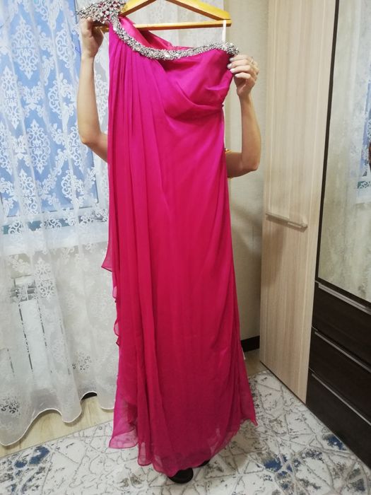 Продам красивое платье 40 размер