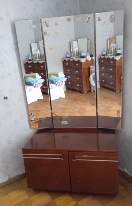 Трельяж с зеркалом в три створки