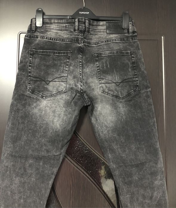 Blugi negri barbati marime 42 blugi alcott negri 42 blugi rupti 42