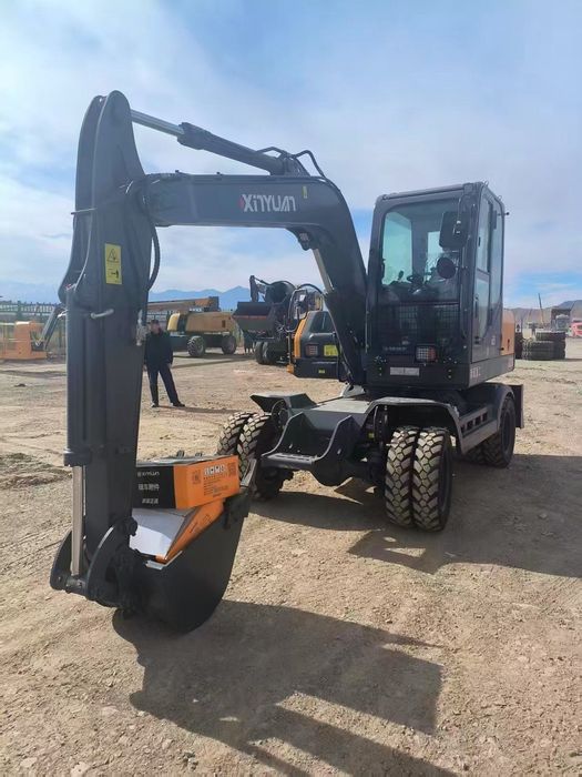 Экскаватор 65талик Гидромолотом