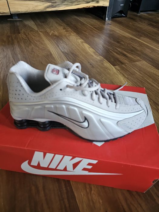 Оригинални маратонки Nike  Air Shox R4
