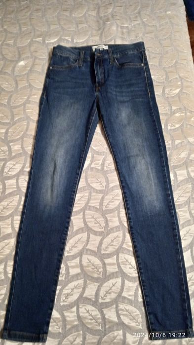 Продам джинсы летние.