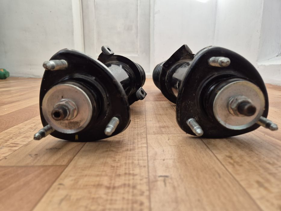 Продам амортизаторы на Лексус