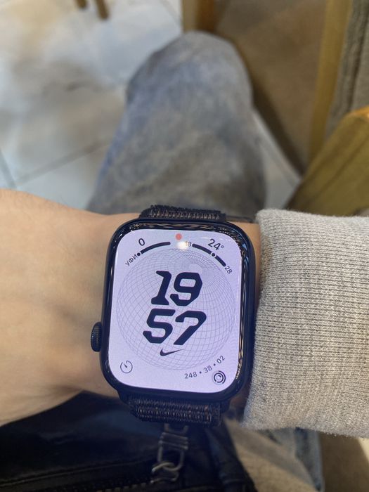 Продам Apple Watch 8