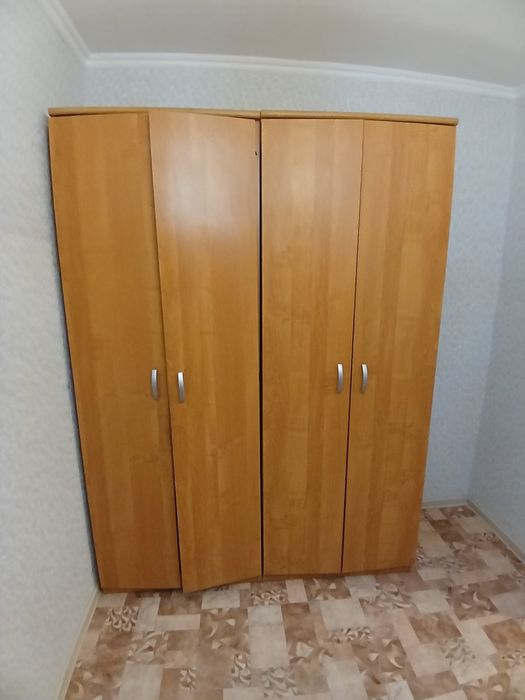 Светлых три шкафа